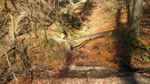 Eine der durch Unwetter zerstörten Brücken in der Pähler Schlucht.
