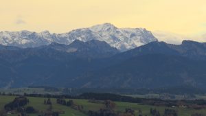 Blick vom Hohen Peißenberg auf die Zugspitze