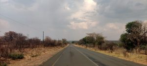 Straße von Kazungula nach Livingstone in Sambia im Oktober